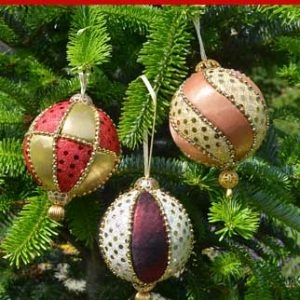 Patchwork-Baubles-2017-300x300